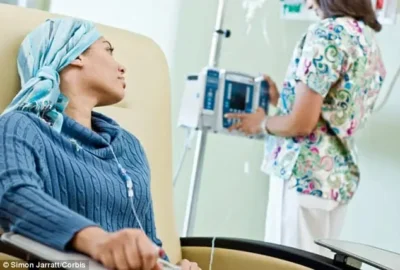 Mujer con quimioterapia